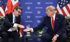 Le Premier ministre anglais Andy Burnham (g) rencontre le président américain Donald Trump, le 22 septembre 2026 en marge de l'Assemblée générale de l'ONU, à New York ( POOL / Toby Melville )