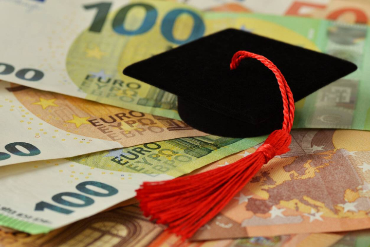 Prêt étudiant : l’assurance est-elle obligatoire ou juste fortement conseillée ? / iStock.com - CalypsoArt