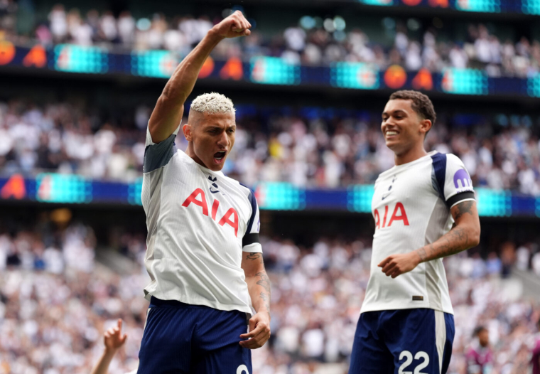 Tottenham et Richarlison se reprennent sur Burnley, première réussie pour Le Bris en Premier League