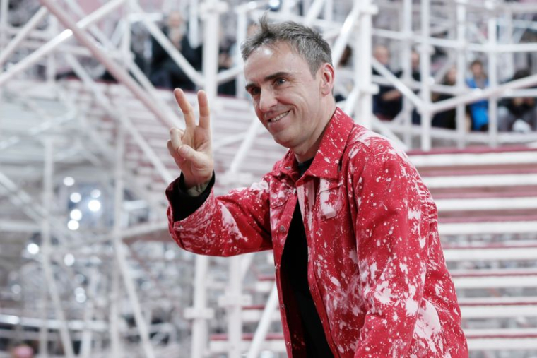 LE BELGE RAF SIMONS REJOINT LA MARQUE PRADA COMME CO-DIRECTEUR DE LA CRÉATION