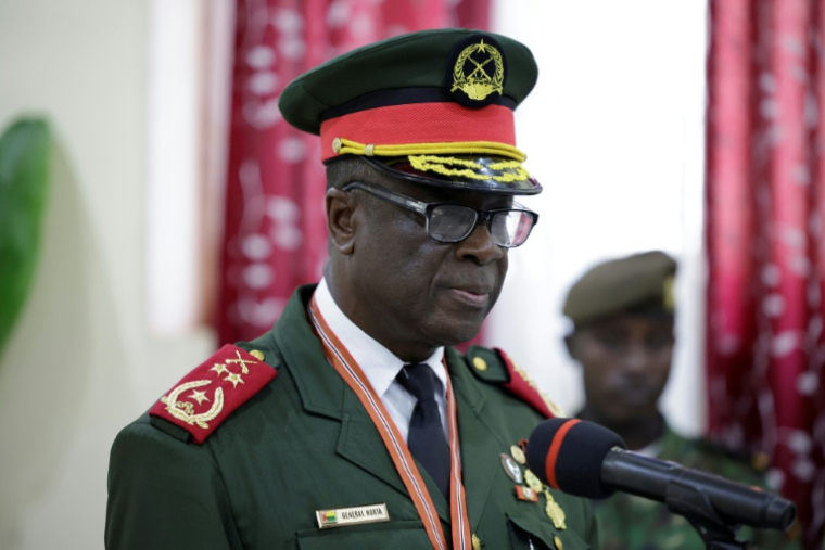 Le général Horta N'Tam prête serment comme chef de la transition et commandant du haut commandement à Bissau, le 27 novembre 2025 en Guinée-Bissau ( AFP / Patrick MEINHARDT )