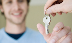 Acheter ou louer un logement pour son enfant étudiant, cela dépend de la ville et de la durée des études. (© DR)