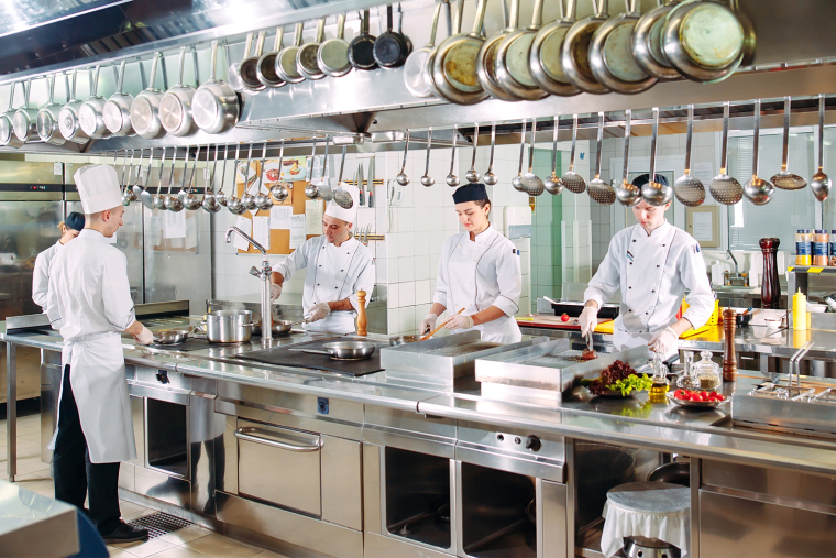 Le concours de cuisiniers amateurs. Crédit photo : Adobe Stock