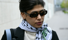 L'eurodéputée LFI Rima Hassan quitte les locaux de la police judiciaire à Paris, le 3 avril 2026 ( AFP / Blanca CRUZ )