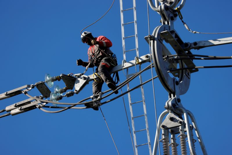 Ligne à haute tension RTE près de Douai