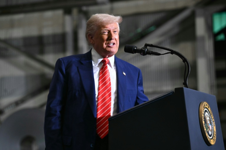 Le président américain Donald Trump s'exprime lors d'une visite de l'acierie US Steel à West Mifflin, en Pennsylvanie, le 30 mai 2025 ( AFP / SAUL LOEB )