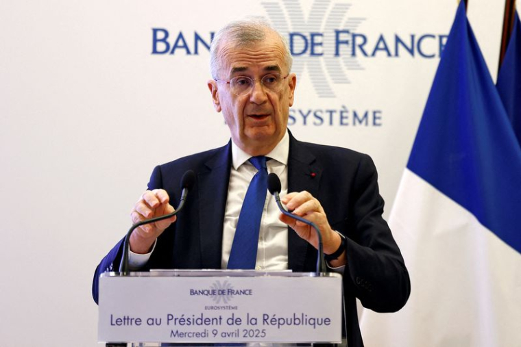 Le gouverneur de la banque centrale française, Villeroy de Galhau, tient une conférence de presse sur l'état de l'économie