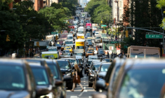 Embouteillage dans le quartier de Manhattan, le 29 juillet 2025 à New York ( AFP / CHARLY TRIBALLEAU )
