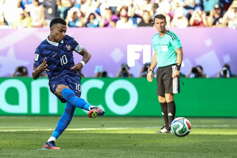 Kylian Mbappe transforme son penlaty lors de la victoire des Bleus en 16e de finale de la Coupe du monde contre le Paraguay, le 4 juillet 2026 à Philadelphie ( AFP / CHARLY TRIBALLEAU )