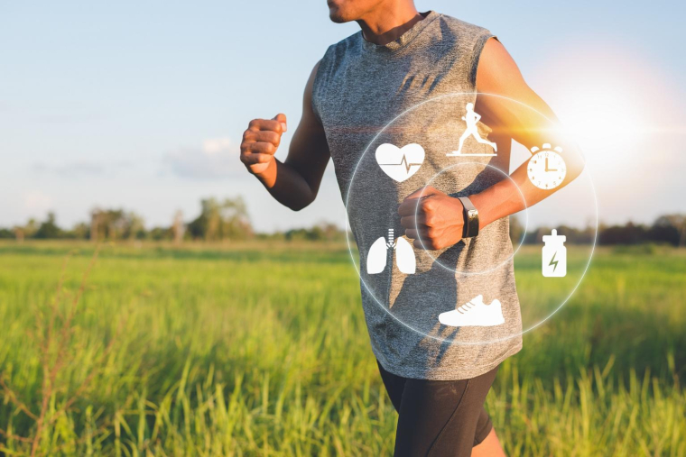 Si Apple et Samsung dominent le marché des montres connectées, le géant chinois Huawei vient de sortir un nouveau modèle pour concurrencer les deux leaders. crédit photo : sutadimages/Shutterstock / sutadimages