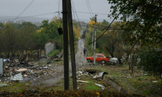 Des maisons détruites par des bombardements, à Droujkivka, dans la région de Donetsk, dans l'est de l'Ukraine, le 10 octobre 2025 ( AFP / Ed JONES )