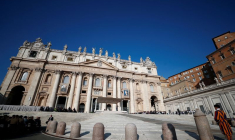 Le pape François participe à l'audience générale hebdomadaire sur la place Saint-Pierre au Vatican