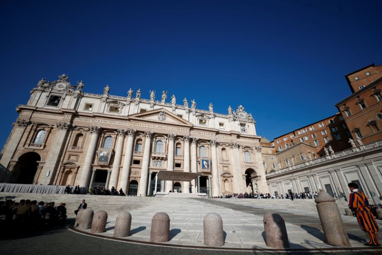 Le pape François participe à l'audience générale hebdomadaire sur la place Saint-Pierre au Vatican