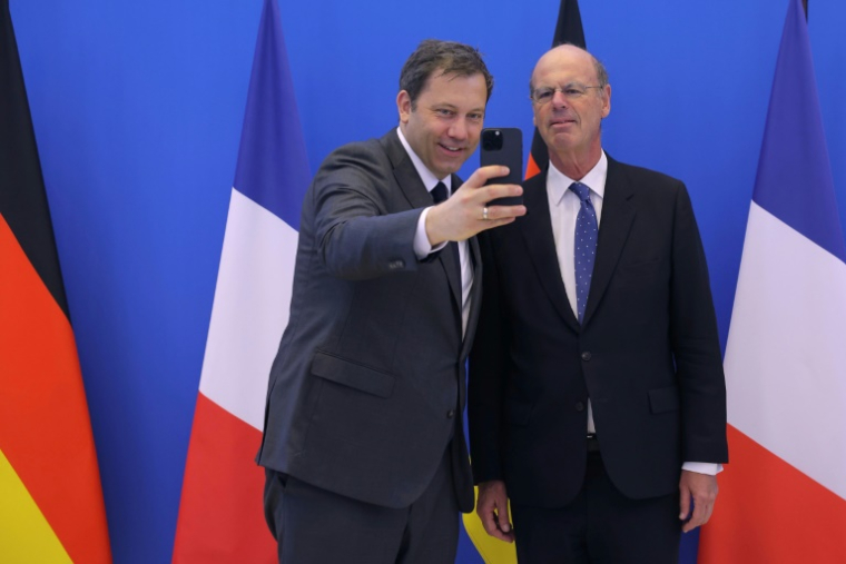 Le vice-chancelier et ministre allemand des Finances Lars Klingbeil et le ministre français de l'Economie Eric Lombard, à Paris le 9 mai 2025 ( AFP / Thomas SAMSON )
