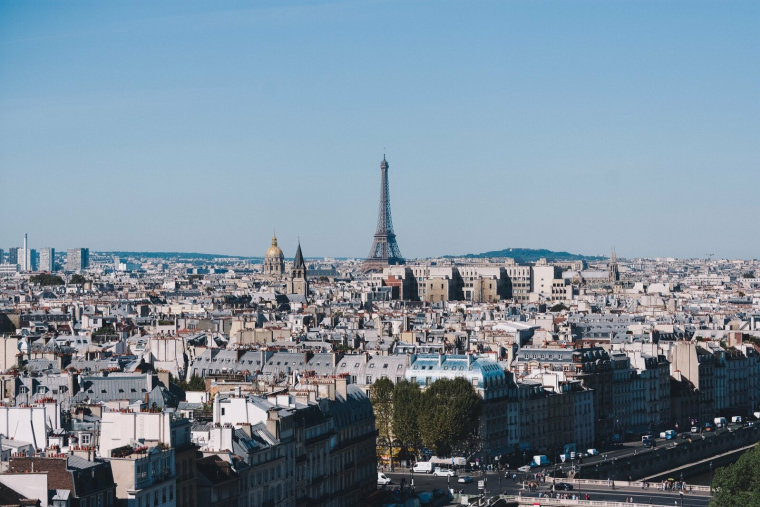 En 2020, le prix médian du mètre carré s'élève à 10.950 euros. (Pixabay / Dan Novac)