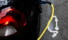 La région Centre-Val de Loire accélère le déploiement de son dispositif d'autopartage en zone rurale, alternative à moindre coût au moment où les prix des carburants s'envolent ( AFP / JOEL SAGET )