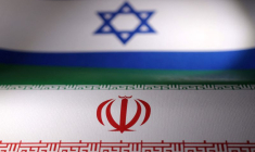 L'illustration montre les drapeaux israélien et iranien