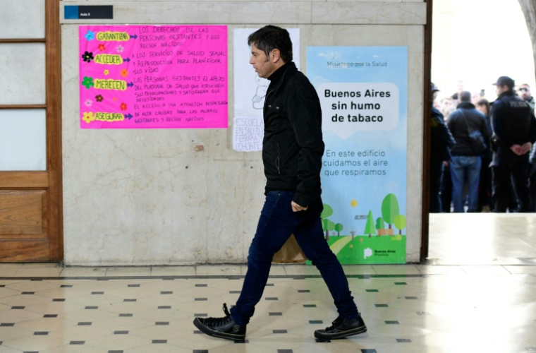 Le gouverneur de la province de Buenos Aires, Axel Kicillof, se rend au bureau de vote lors des élections législatives provinciales, à La Plata, dans la province de Buenos Aires, le 7 septembre 2025 ( AFP / STRINGER )