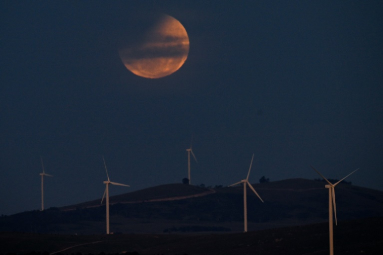 A lunar eclipse turns the Moon near the Australian capital city of Canberra on March 14, 2025 ( AFP / Izhar KHAN )
