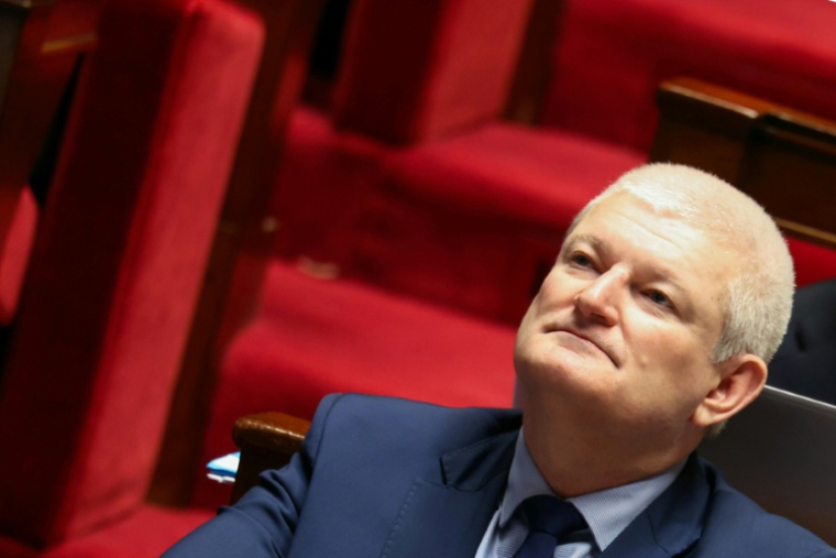 Olivier Falorni, rapporteur du projet de loi sur le droit à l'aide active à mourir, assiste au vote solennel sur ce texte à l'Assemblée nationale, le 25 février 2026 à Paris ( AFP / Alain JOCARD )