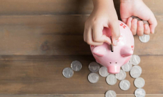 Epargne : quelle somme mettre de côté par mois ? / iStock.com - kwanchaichaiudom