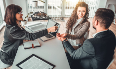 À combien est-il possible d'emprunter ? Quelles sont les nouvelles mesures qui vont impacter la capacité d'emprunt des ménages ? (Crédit photo: ©  harbucks- stock.adobe.com)