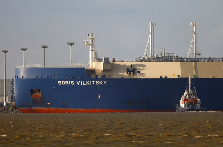 UN NAVIRE TRANSPORTANT DU GAZ RUSSE ACCOSTE EN FRANCE APRÈS AVOIR ÉTÉ REFOULÉ DU ROYAUME-UNI