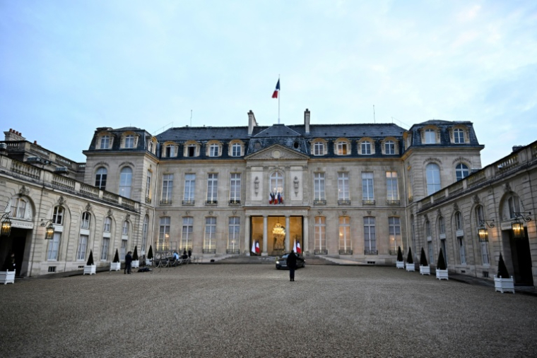 Vue générale de la cour d'entrée et de la façade du palais de l'Élysée à Paris, le 12 mars 2024 ( AFP / JULIEN DE ROSA )