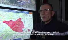Les pompiers luttent toujours contre un incendie entre l'Aude et l'Hérault