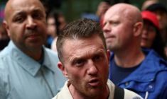 L'activiste britannique d'extrême droite Tommy Robinson à Westminster, à Londres, le 5 juin 2025 ( AFP / HENRY NICHOLLS )