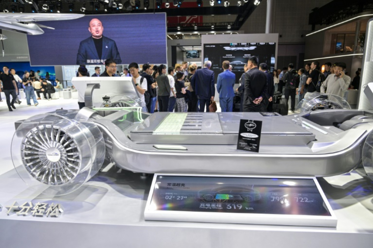 Une batterie de CATL au festival de l'automobile de Shanghai, le 24 avril 2025 ( AFP / Hector RETAMAL )