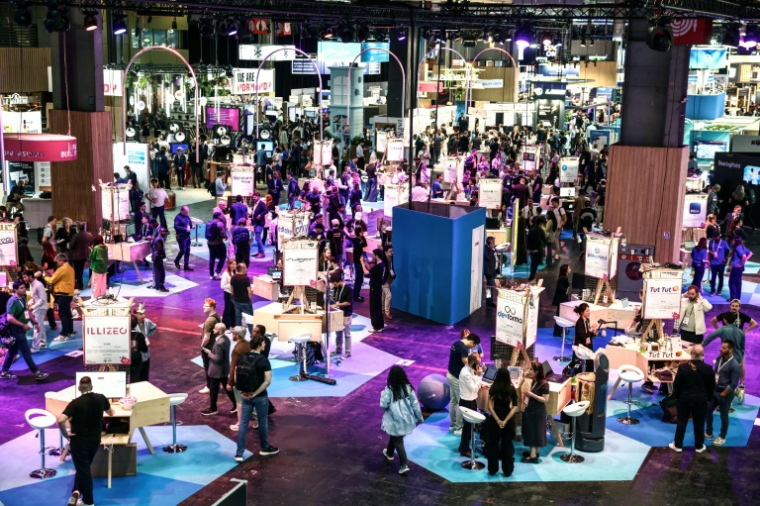 Des visiteurs lors de la 9e édition de VivaTech porte de Versailles, à Paris le 11 juin 2025 ( AFP / Thibaud MORITZ )