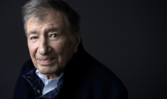 Le professuer Etienne-Emile Baulieu, dans son bureau de l'hopital Kremlin-Bicêtre (banlieue parisienne), le 17 mars 2023 ( AFP / JOEL SAGET )