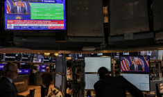 Les traders travaillent dans la salle des marchés de la Bourse de New York (NYSE) à New York
