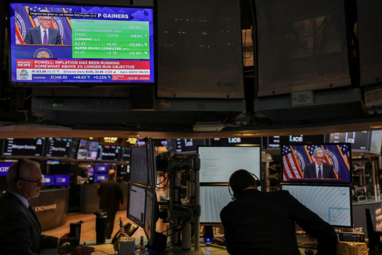 Les traders travaillent dans la salle des marchés de la Bourse de New York (NYSE) à New York