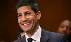 Kevin Warsh, candidat à la présidence de la Réserve fédérale américaine, lors d'une audition de la commission bancaire du Sénat sur sa nomination au Capitole, le 21 avril 2026 à Washington ( AFP / Mandel NGAN )