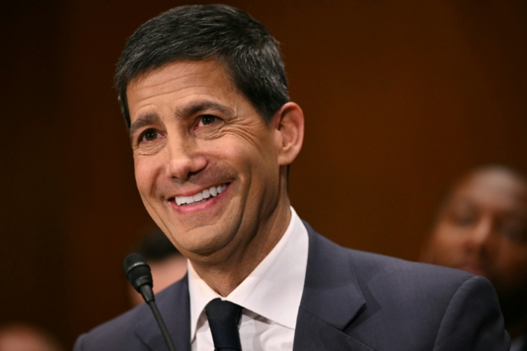 Kevin Warsh, candidat à la présidence de la Réserve fédérale américaine, lors d'une audition de la commission bancaire du Sénat sur sa nomination au Capitole, le 21 avril 2026 à Washington ( AFP / Mandel NGAN )