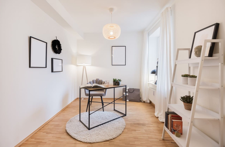 (Crédits photo : Adobe Stock - Intérieur épuré et clair suite à un projet de home staging)