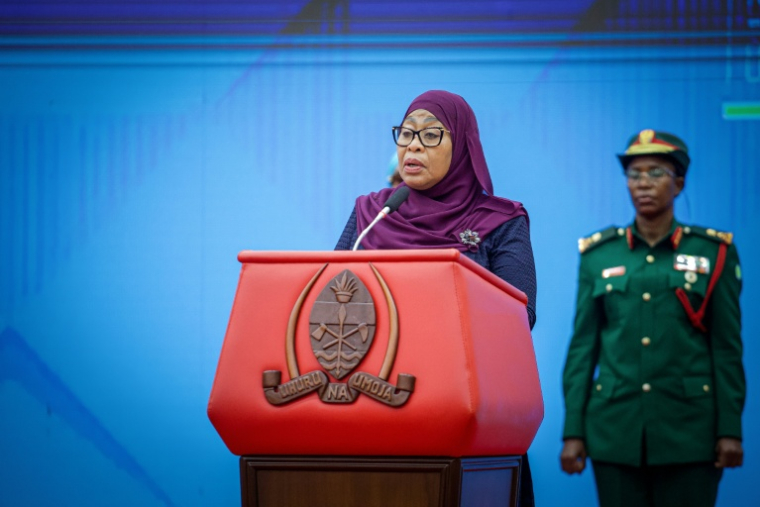 La présidente de la Tanzanie, Samia Suluhu Hassan, prononce un discours à Dar es Salaam, en Tanzanie, le 23 avril 2026 ( AFP / Ericky Boniphace )