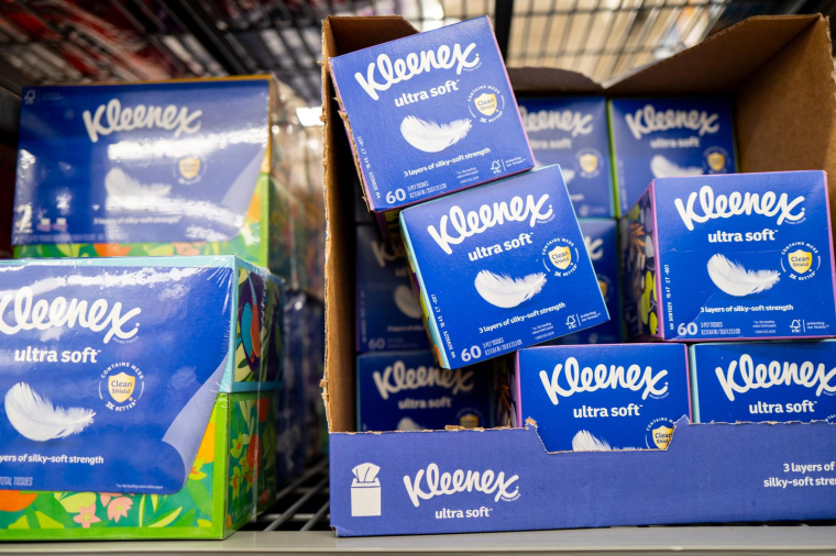 Le géant américain des produits d'hygiène Kimberly-Clark, détient notamment les marques Cottonelle (papier toilette), Huggies (couches) et Kleenex. ( GETTY IMAGES NORTH AMERICA / BRANDON BELL )