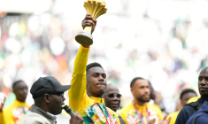Les Sénégalais ont défilé avec le trophée de la CAN au Stade de France