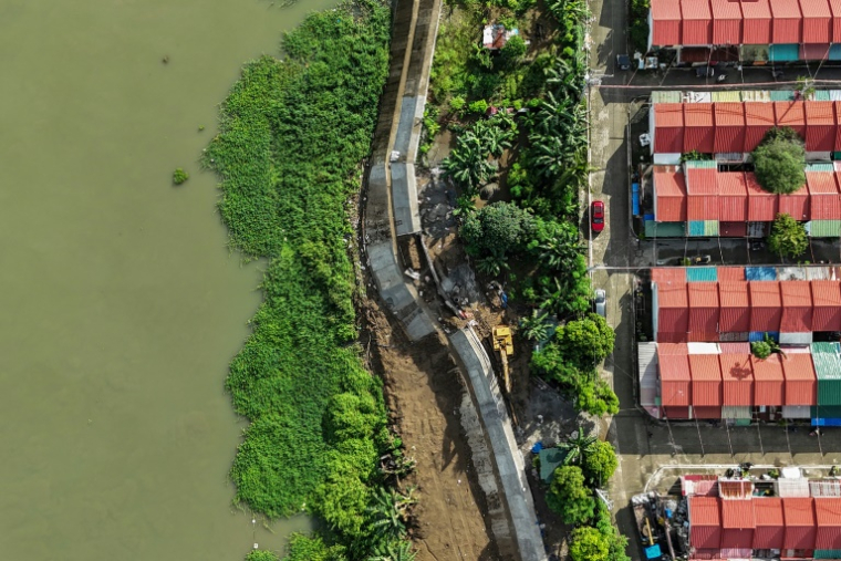 La digue inachevée de Plaridel, aux Philippines, le 15 septembre 2025 ( AFP / Jam STA ROSA )