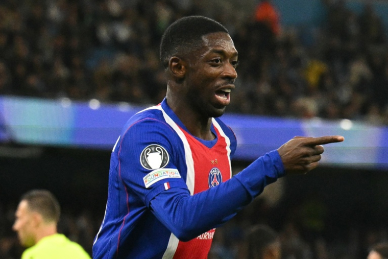 Le Ballon d'Or Ousmane Dembélé auteur du 2e but du PSG sur la pelouse de Manchester City, le 14 octobre 2026  ( AFP / Oli SCARFF )