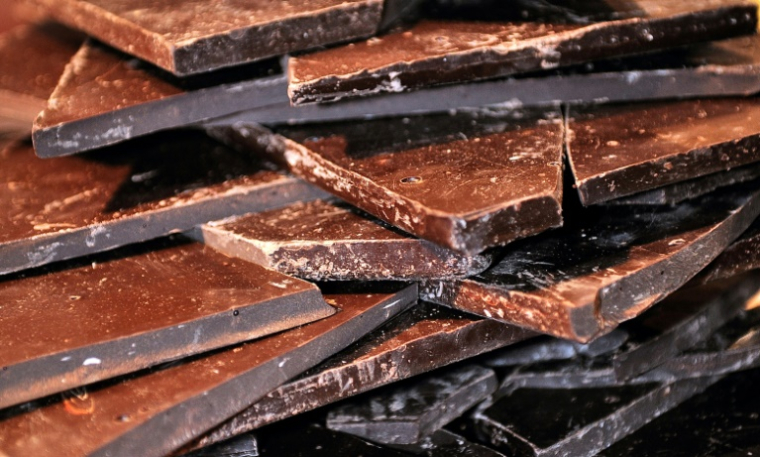 Le chocolat contient une quantité "non négligeable" de cadmium, métal lourd aux effets nocifs pour la santé, met en garde jeudi l'UFC-Que Choisir ( AFP / PHILIPPE HUGUEN )
