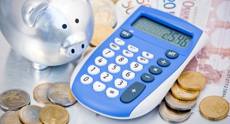 Épargne de précaution, immobilier, placements financiers : nos conseils pour mettre de l'argent de coté avec un salaire limité. (© Fotolia)