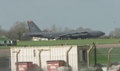 Un C-5M Super Galaxy de l'US Air Force arrive à la base aérienne de Fairford