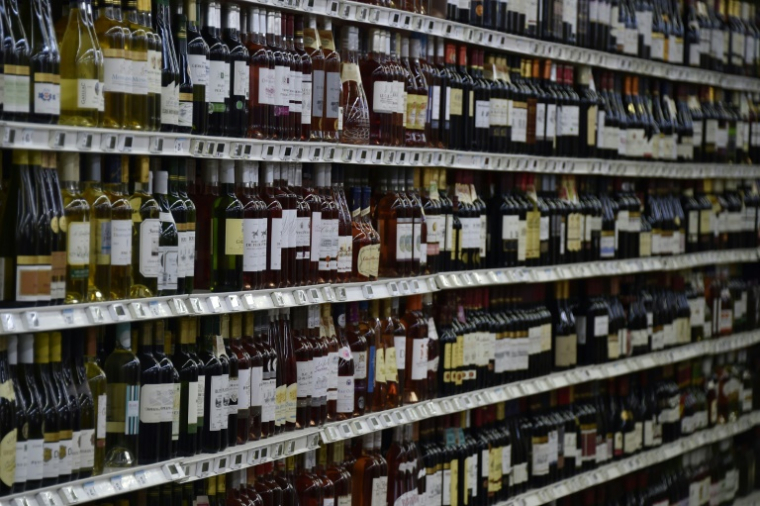 La Répression des fraudes a constaté plus d'un tiers d'"anomalies" ou de "manquements" lors de prélèvements et de contrôles effectués auprès de professionnels du vin et des spiritueux en 2022 et 2023, selon une vaste enquête rendue publique mercredi ( AFP / PASCAL PAVANI )