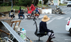 Des indépendantistes à Nouméa, le 22 mai 2024. ( AFP / THEO ROUBY )