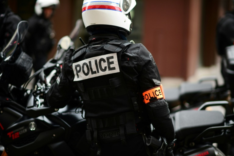 Un policier de la Brigade de répression d'action violente (BRAV), le 12 décembre 2020 à Paris (8WY9Q3)  ( AFP / Martin BUREAU )