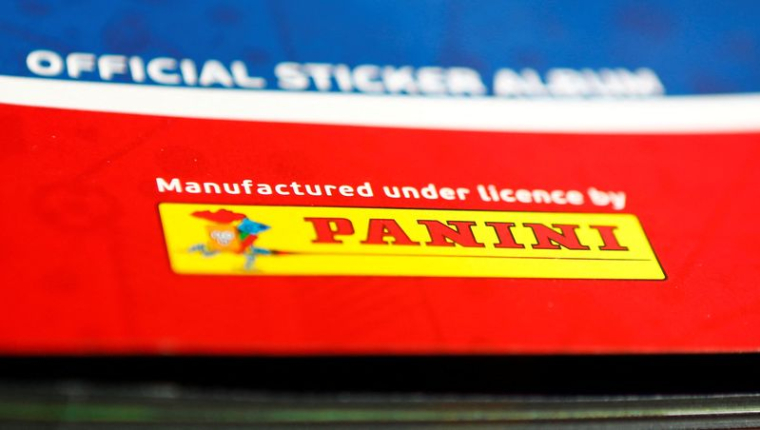 Illustration d'un album de collection d'autocollants de football Panini